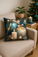housse de coussin décorative avec boules de noël et nœud doré