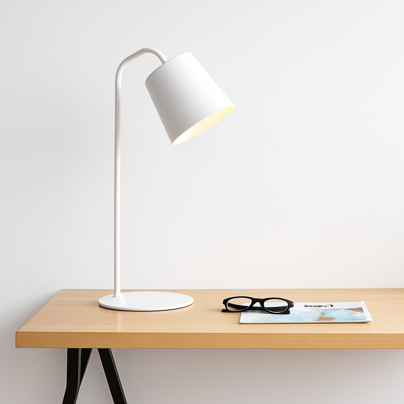Lampe de bureau et chevet avec base et abat-jour en métal