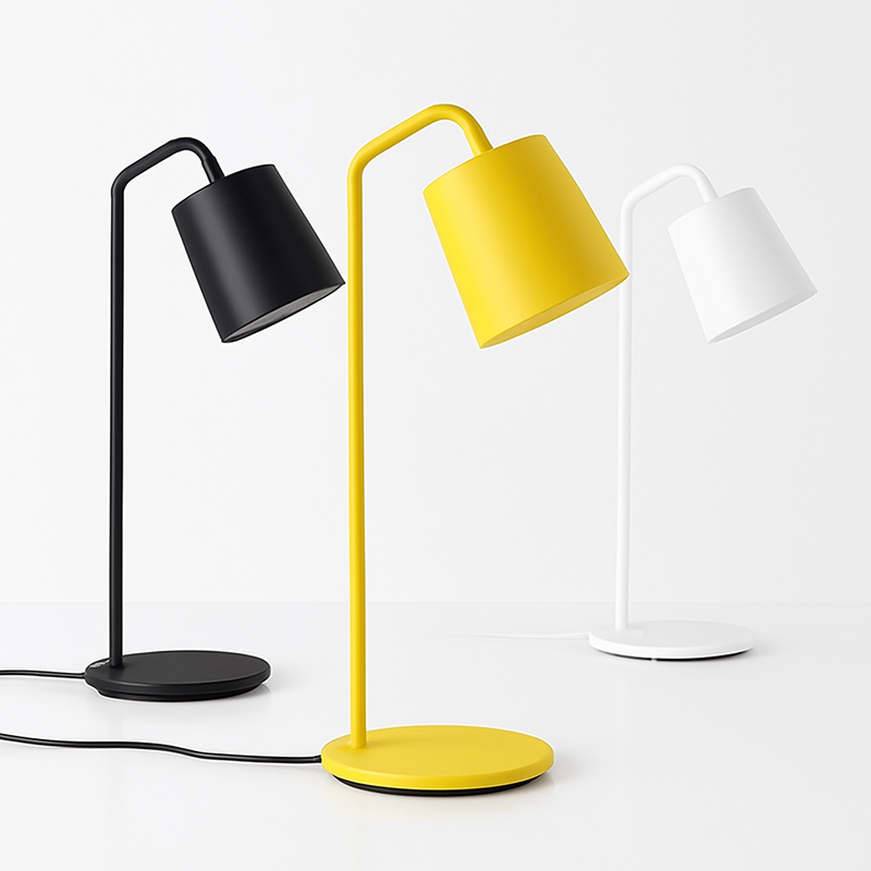 Lampe de bureau et chevet avec base et abat-jour en métal