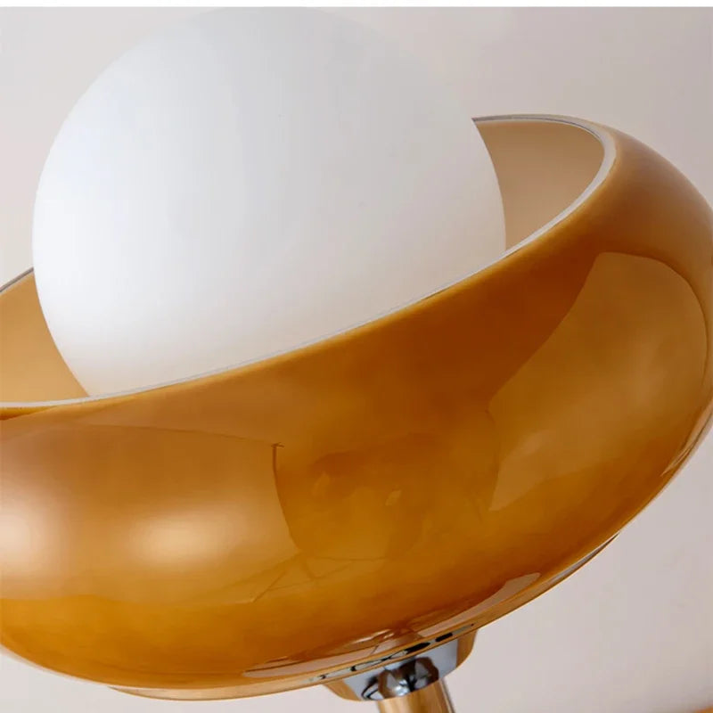 lampe-de-table-vintage-style-bauhaus-en-forme-de-tarte-aux-ufs-3.png