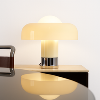 lampe à poser moderne en verre design champignon pour intérieur