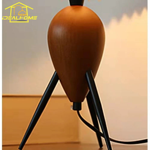 lampe-poser-pliss-e-en-bois-massif-et-tissu-design-moderne-4.png