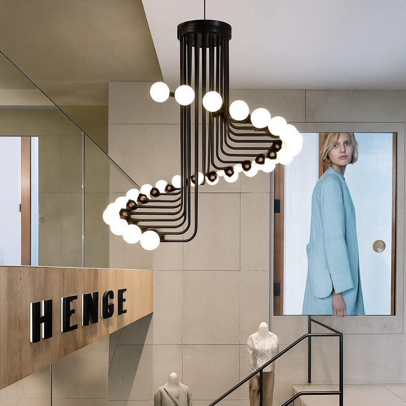 Lustre design noir avec plusieurs branches en forme d'escalier