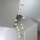 lustre en cristal design luxueux pour escalier colimaçon moderne