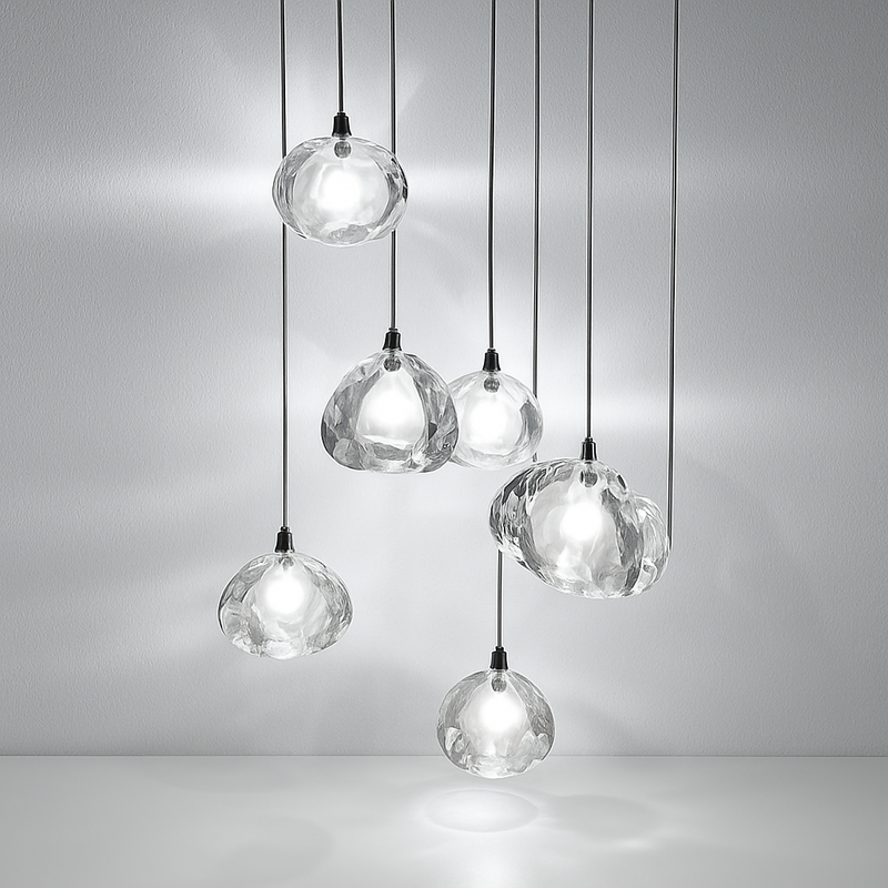 lustre en cristal design luxueux pour escalier colimaçon moderne
