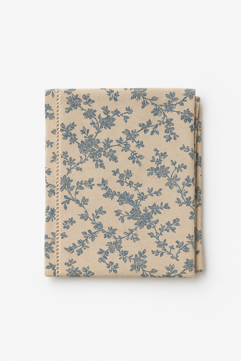 Nappe champetre a motifs floraux style vintage table