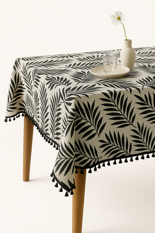 Nappe motif pivoines avec pompons style ins table - vue 2 sur 2