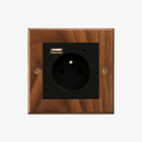 prise-lectrique-et-double-usb-et-usb-type-c-en-bois-et-vis-dor-es-0.png