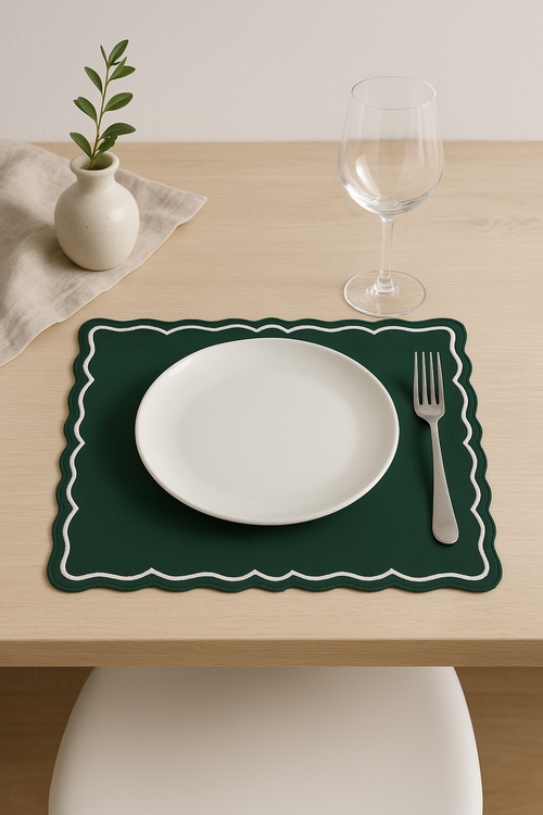 Set de table brodé style vintage bord ondulé