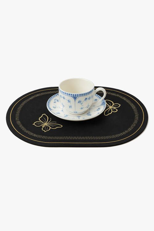 set-de-table-en-lin-brod-style-classique-0.png