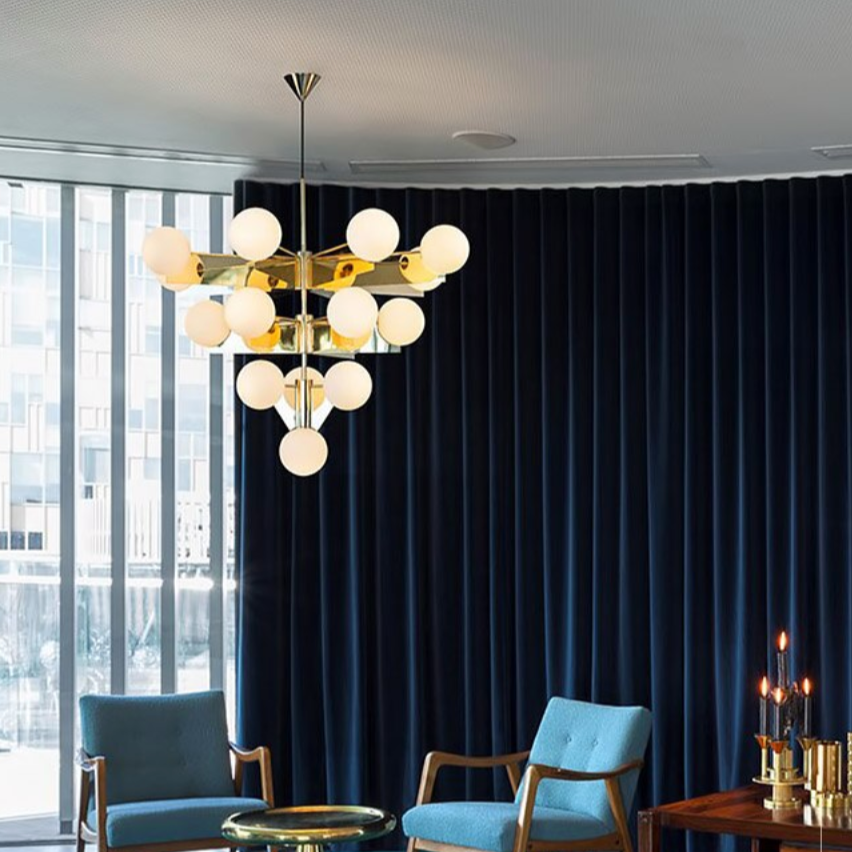 Lustre moderne pyramidale doré avec globes en verre luxury Ariana - vue 3 sur 9