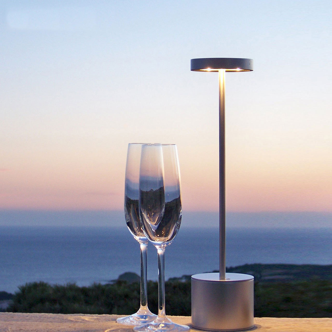 Lampe à poser moderne LED portable avec batterie Kade - vue 2 sur 11