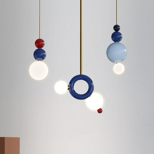 Suspension moderne en métal et boules colorés Ginna