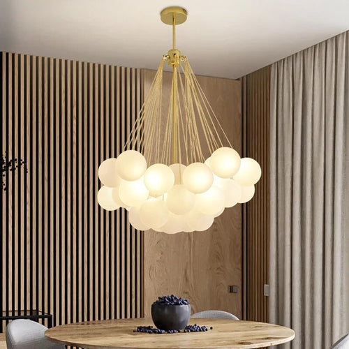 Lustre design avec multiples boules en verre Triz