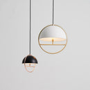 Suspension design avec abat-jour en métal et cercle doré Skye