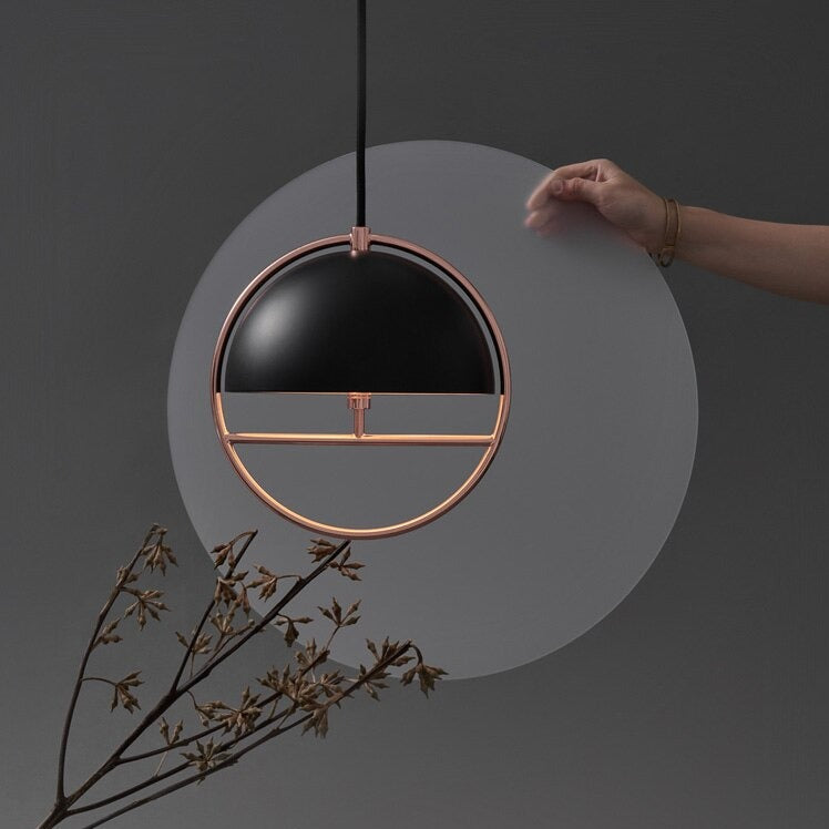 Suspension design avec abat-jour en métal et cercle doré Skye - vue 3 sur 7