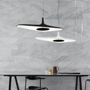 Suspension design et minimaliste avec forme asymétrique Poe