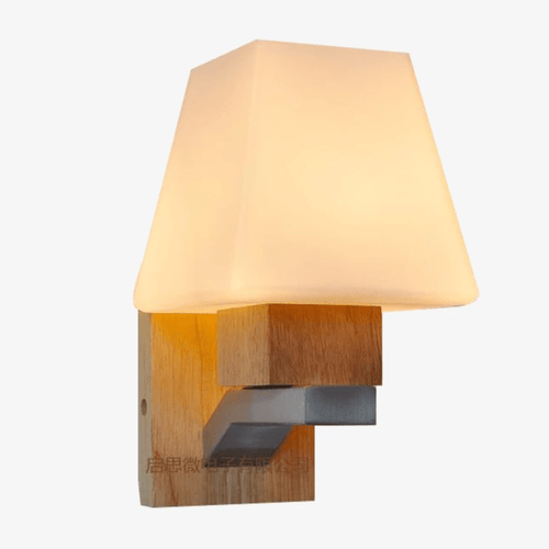 Applique murale en bois et abat-jour pyramide en verre - vue 2 sur 6