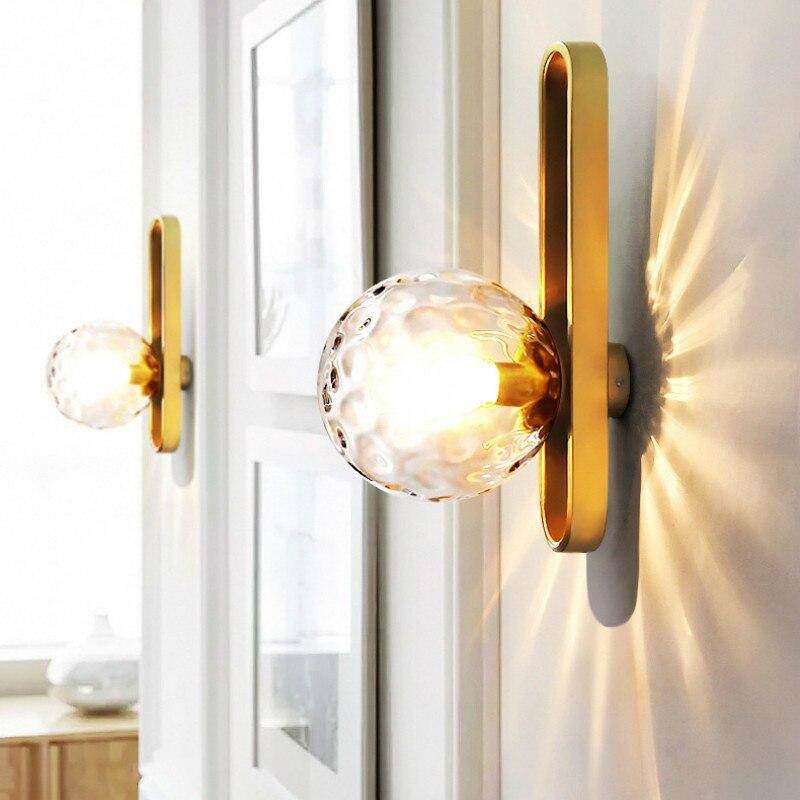 Applique murale design dorée avec boule en cristal American