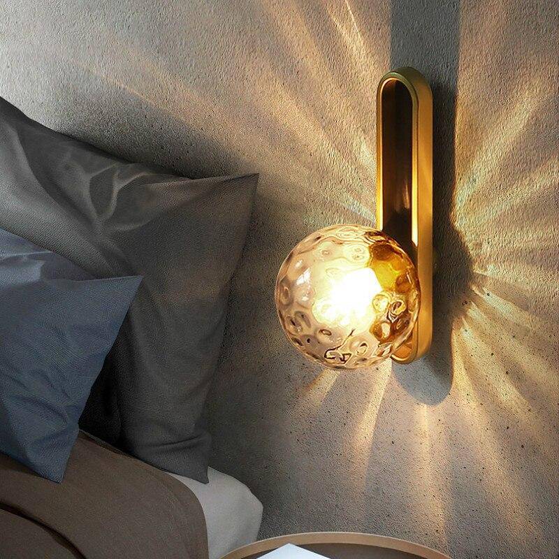 Applique murale design dorée avec boule en cristal American