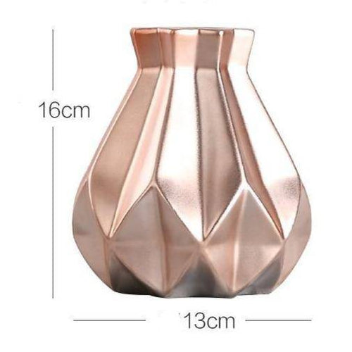 Vase design en métal doré aux formes géométriques Luxury