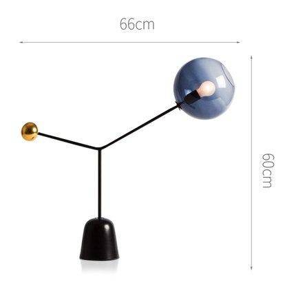Lampe à poser design LED avec abat-jour en verre et boule dorée
