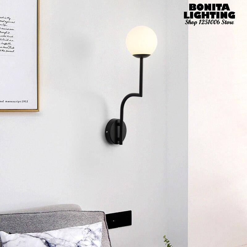 Applique murale design à LED dorée et boule en verre rétro - vue 3 sur 5