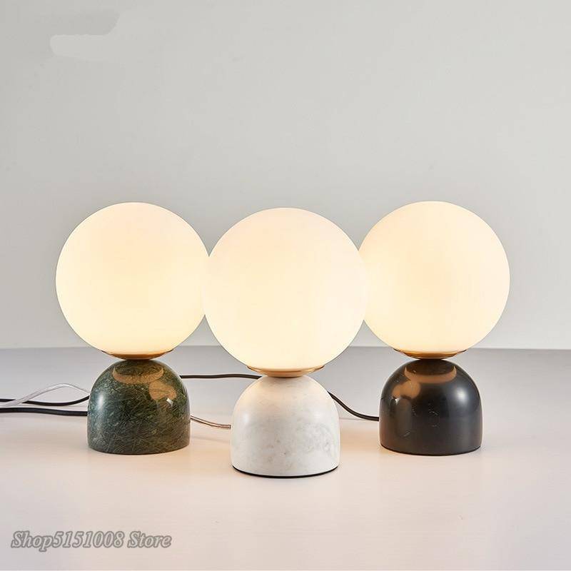Lampe de bureau ou chevet à LED avec support façon marbre