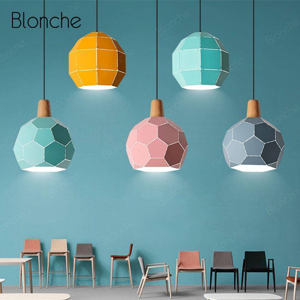 Suspension design LED sphère colorée en métal - vue 3 sur 14