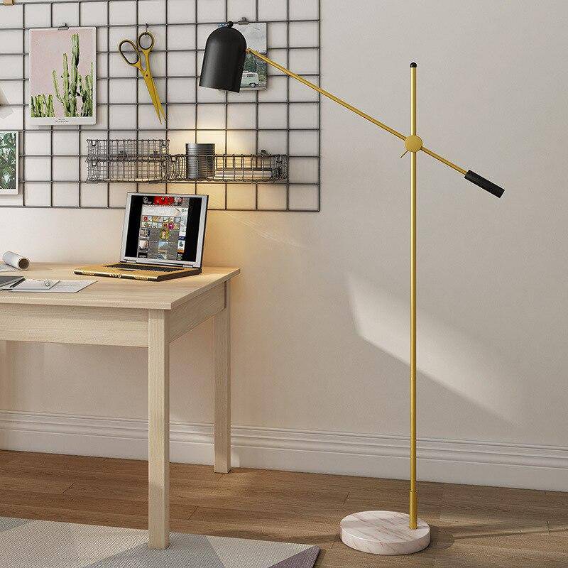 Lampadaire design LED doré avec abat-jour noir et socle en marbre - vue 5 sur 7