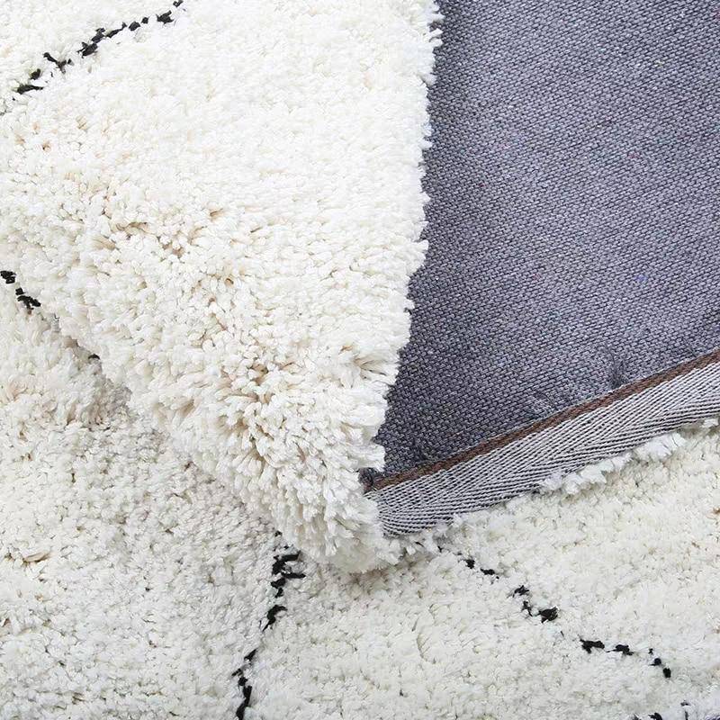 Tapis rectangle shaggy berbère blanc à motifs Ourain - vue 4 sur 5