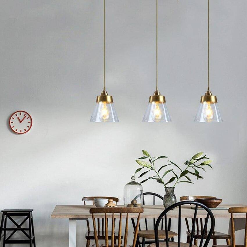 Suspension design LED dorée et abat-jour en verre luxury - vue 3 sur 8