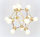 Lustre design géométrique avec plusieurs bras dorés et boules Molecule