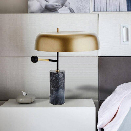 Lampe à poser design LED en marbre avec abat-jour arrondi doré