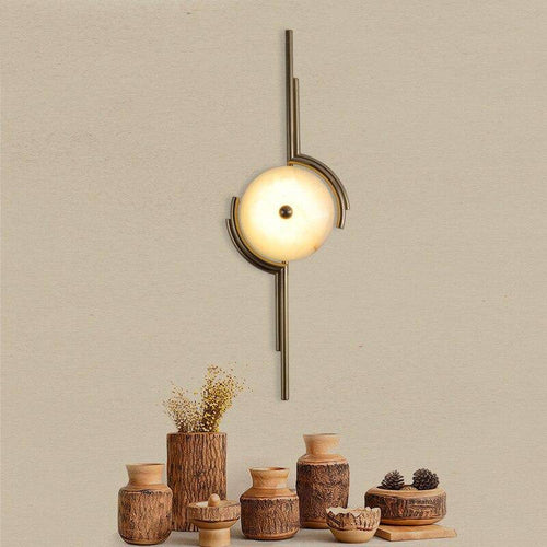 Applique murale design avec cercle en marbre et tiges dorées