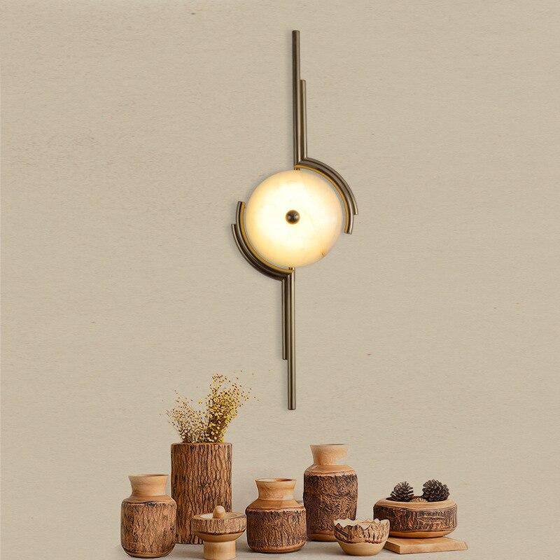 Applique murale design avec cercle en marbre et tiges dorées