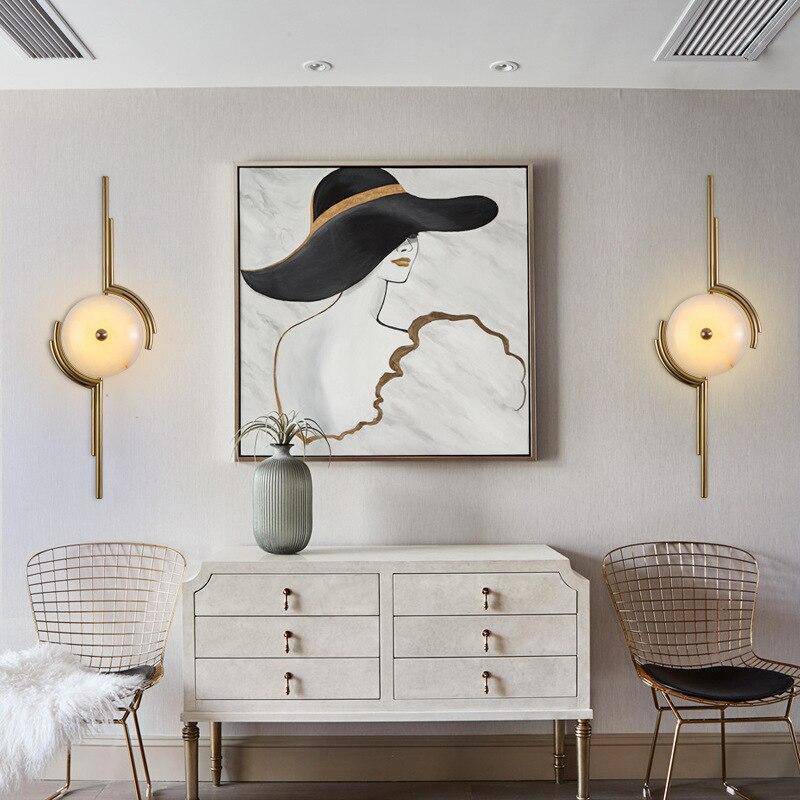 Applique murale design avec cercle en marbre et tiges dorées