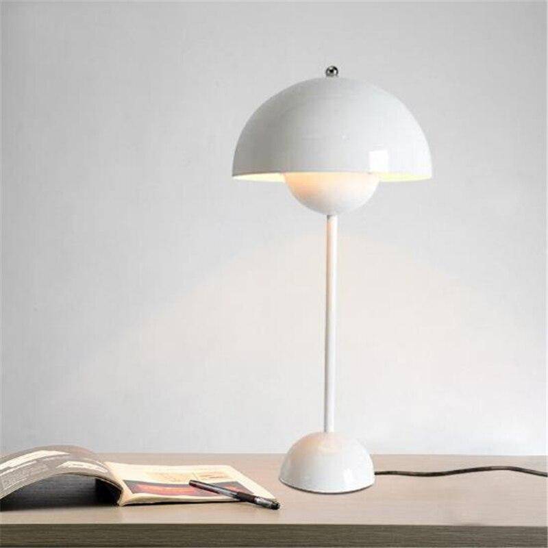 Lampe de bureau moderne LED en métal coloré avec abat-jour arrondi