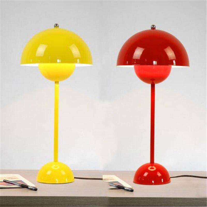 Lampe de bureau moderne LED en métal coloré avec abat-jour arrondi