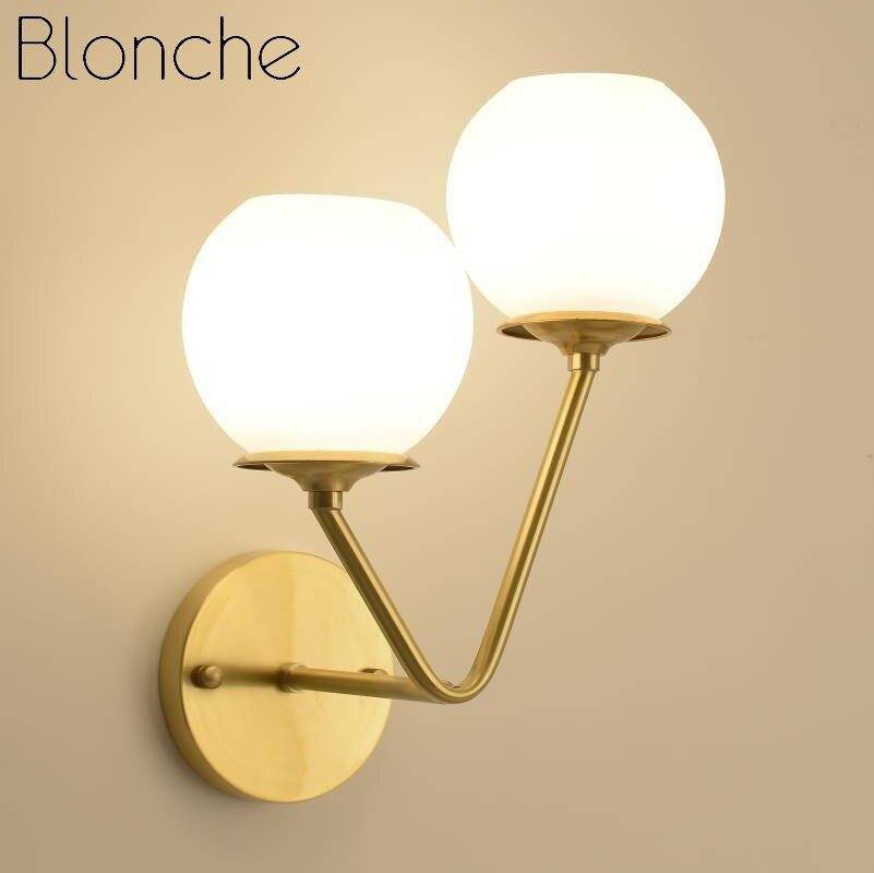 Applique murale design LED en métal doré avec double boule en verre - vue 3 sur 4