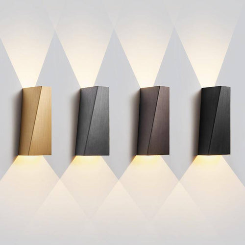 Applique murale design à LED en métal brossé style géométrique