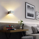 Applique murale design à LED avec abat-jour carré en métal Balcony