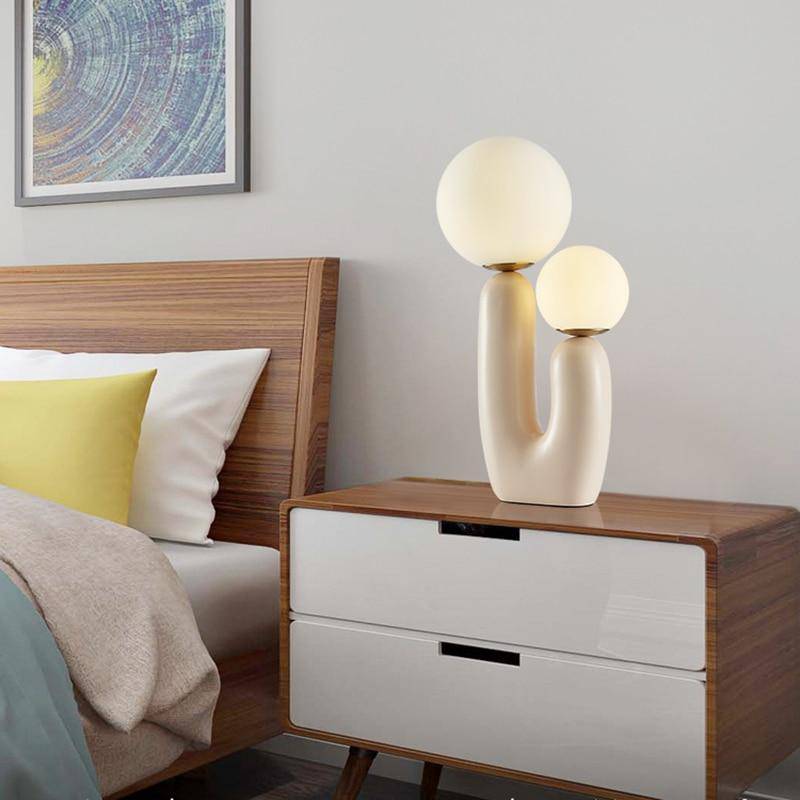 Lampe de chevet design LED en résine rose et double boule en verre