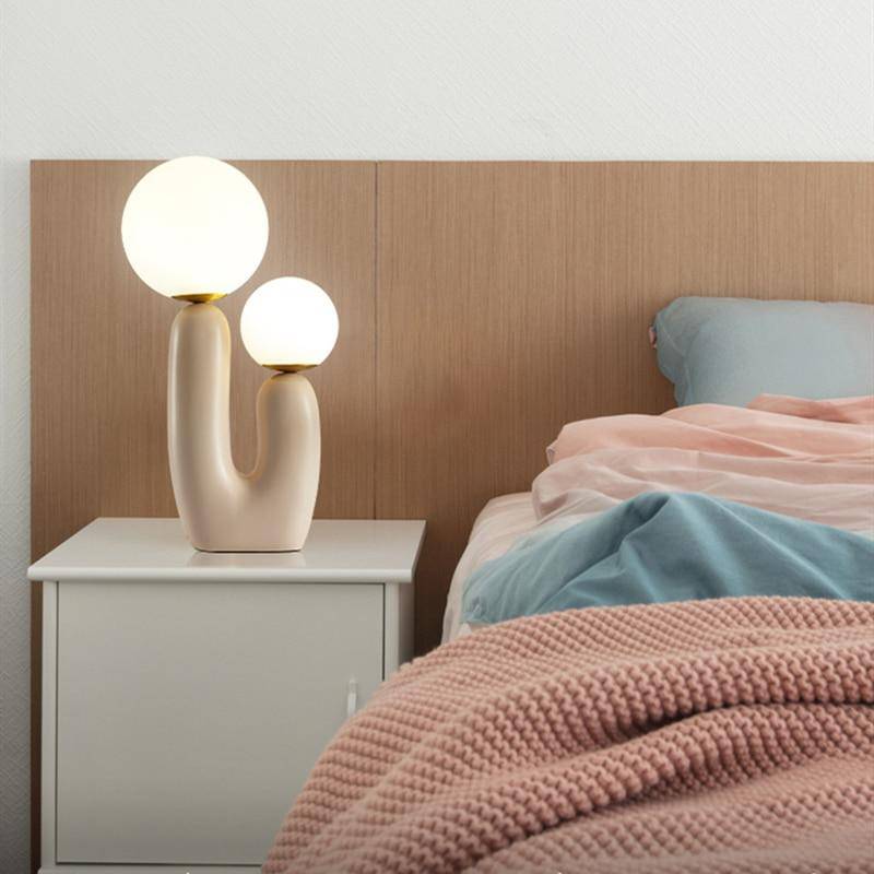 Lampe de chevet design LED en résine rose et double boule en verre