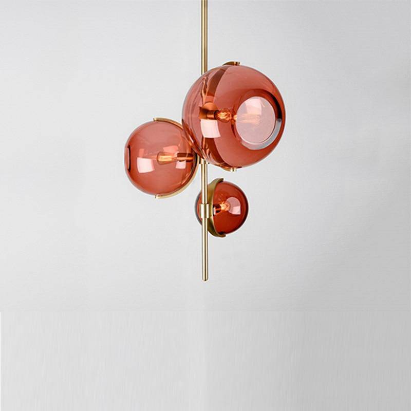 Suspension design LED avec tige doré et trois boules en verre rouge - vue 7 sur 7