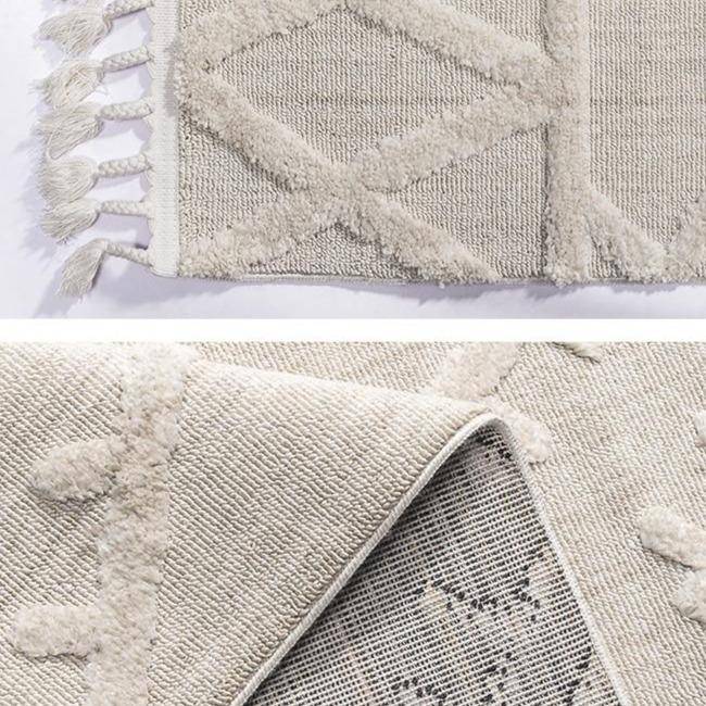 Tapis rectangle berbère blanc à motifs en relief et franges
