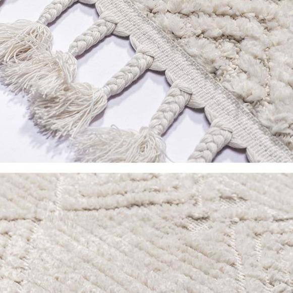Tapis rectangle berbère blanc à motifs en relief et franges