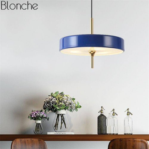 Suspension design LED arrondie en métal coloré style industriel