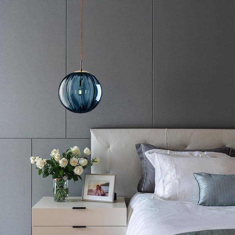 Suspension moderne LED en boule de verre colorée
