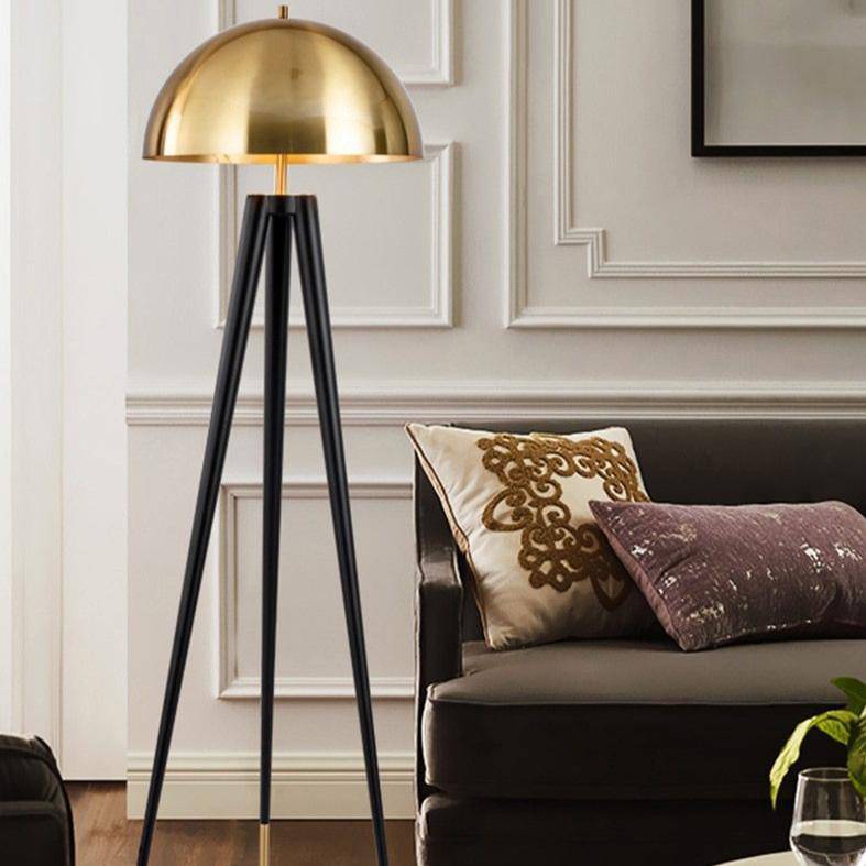 Lampadaire design LED tripod noir avec abat-jour doré Mushroom